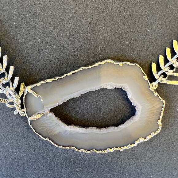 Drusy agate slice silver plated statement necklace on Fishbone chain - Picture 2 of 2